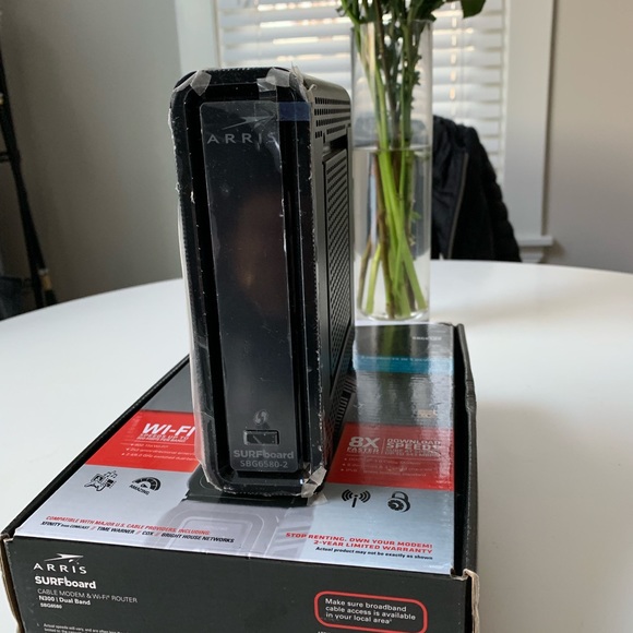 ARRIS Surfboard Modem & WiFi Router - Picture 2 of 4